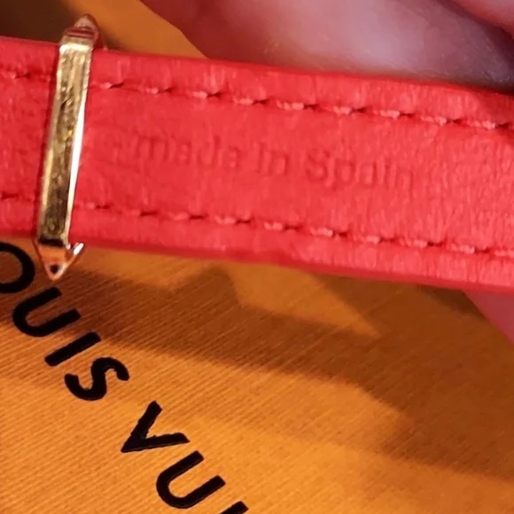 Louis Vuitton Red Monogram Gold Flower Bracelet M6535 Size 17/ PRISTINE - Picture 3 of 5